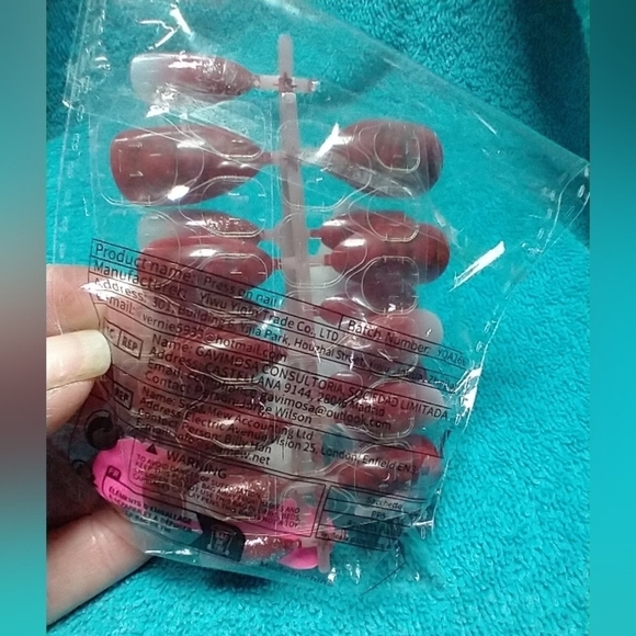 Elegant Red Rose Press-On Nails glitter nude - Picture 2 of 4